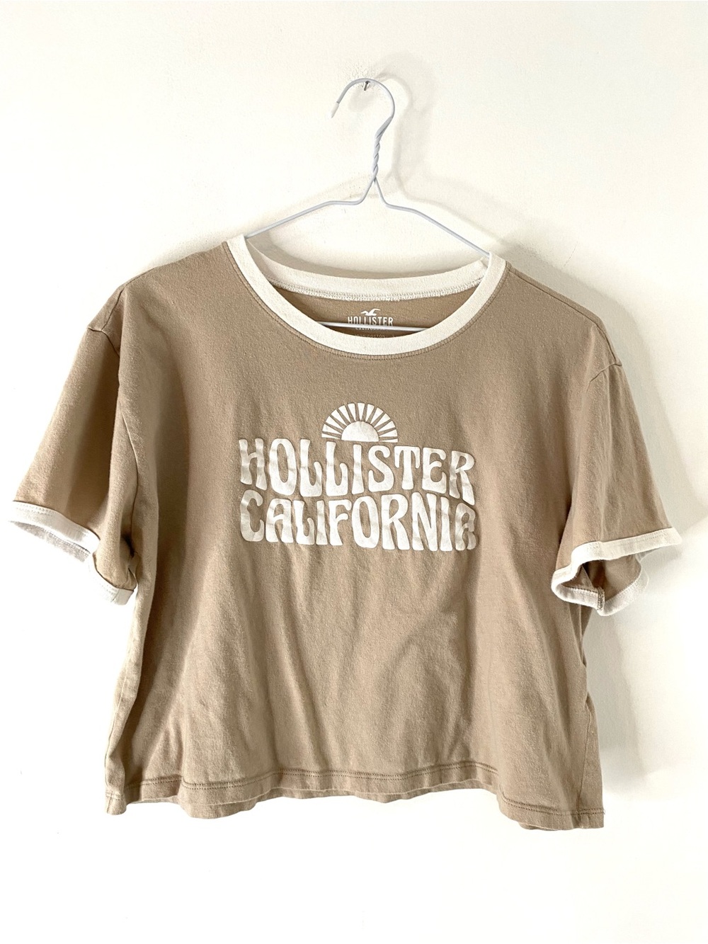 Hollister California Tan Cream Ringer Graphic Boxy Crop T Shirt Y2K Style